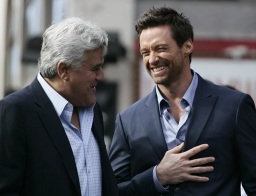 Jackman y Leno. El famoso entrevistador de la TV sirvió de maestro de ceremonia para la revelación de la nueva estrella